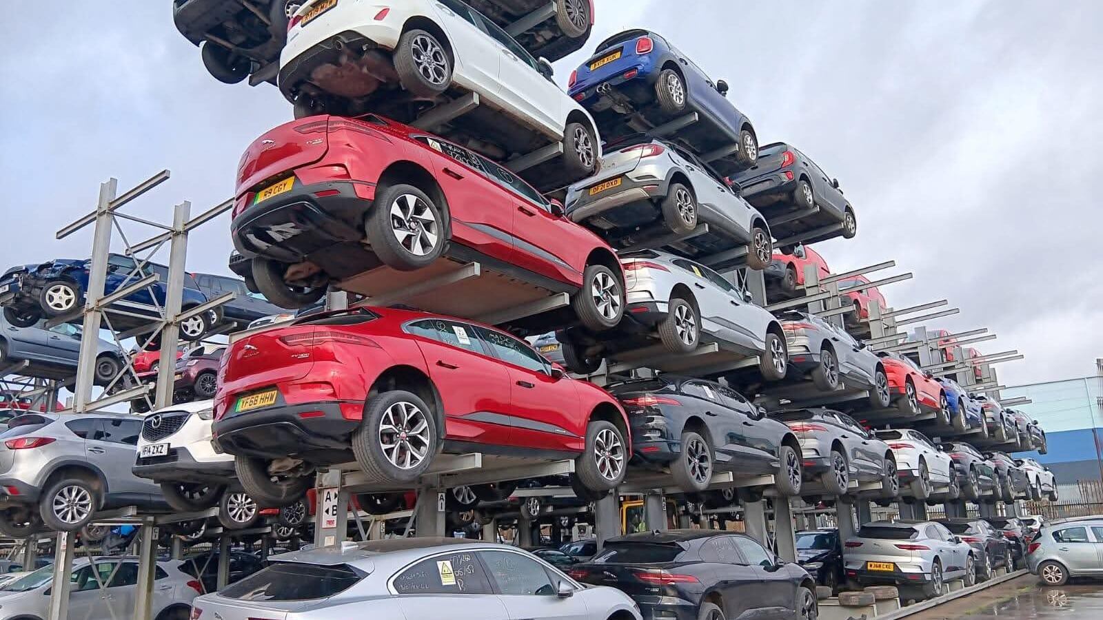 Jaguar I-Pace: De "Auto del Año" a retiro masivo por fallas en baterías