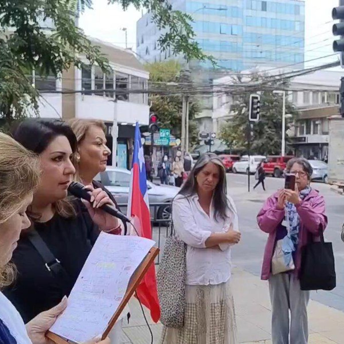 Fieles católicos protestan contra canción blasfema en Viña del Mar Fieles católicos protestan contra canción blasfema en Viña del Mar