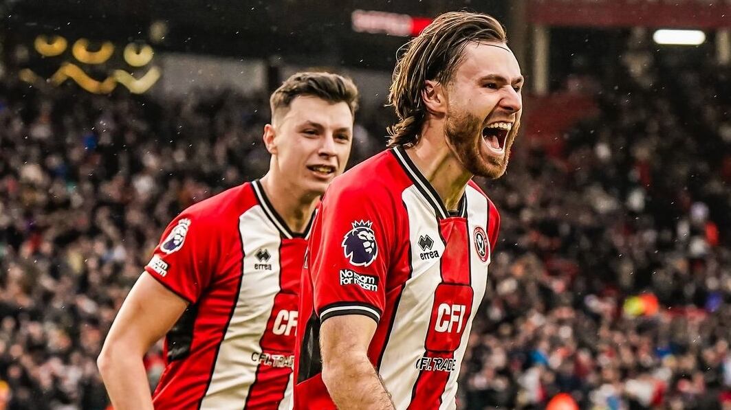 El delantero chileno-británico anotó este domingo su primer gol oficial con la camiseta de Sheffield United en su retorno a la Premier League.
