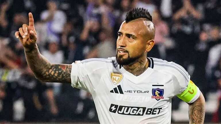 El mediocampista de Colo Colo aseguró que remontarán la desventaja de 10 puntos que les sacó la U tras vencerlos en el Superclásico.