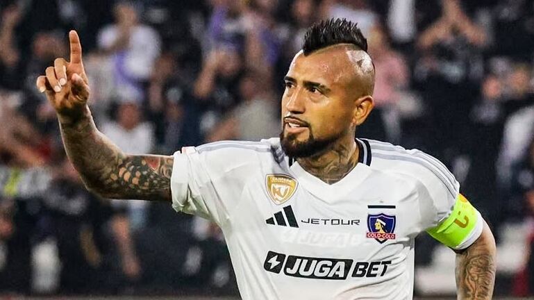 El mediocampista de Colo Colo aseguró que remontarán la desventaja de 10 puntos que les sacó la U tras vencerlos en el Superclásico.