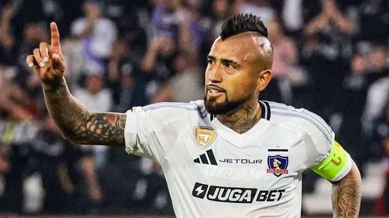 El mediocampista de Colo Colo aseguró que remontarán la desventaja de 10 puntos que les sacó la U tras vencerlos en el Superclásico.