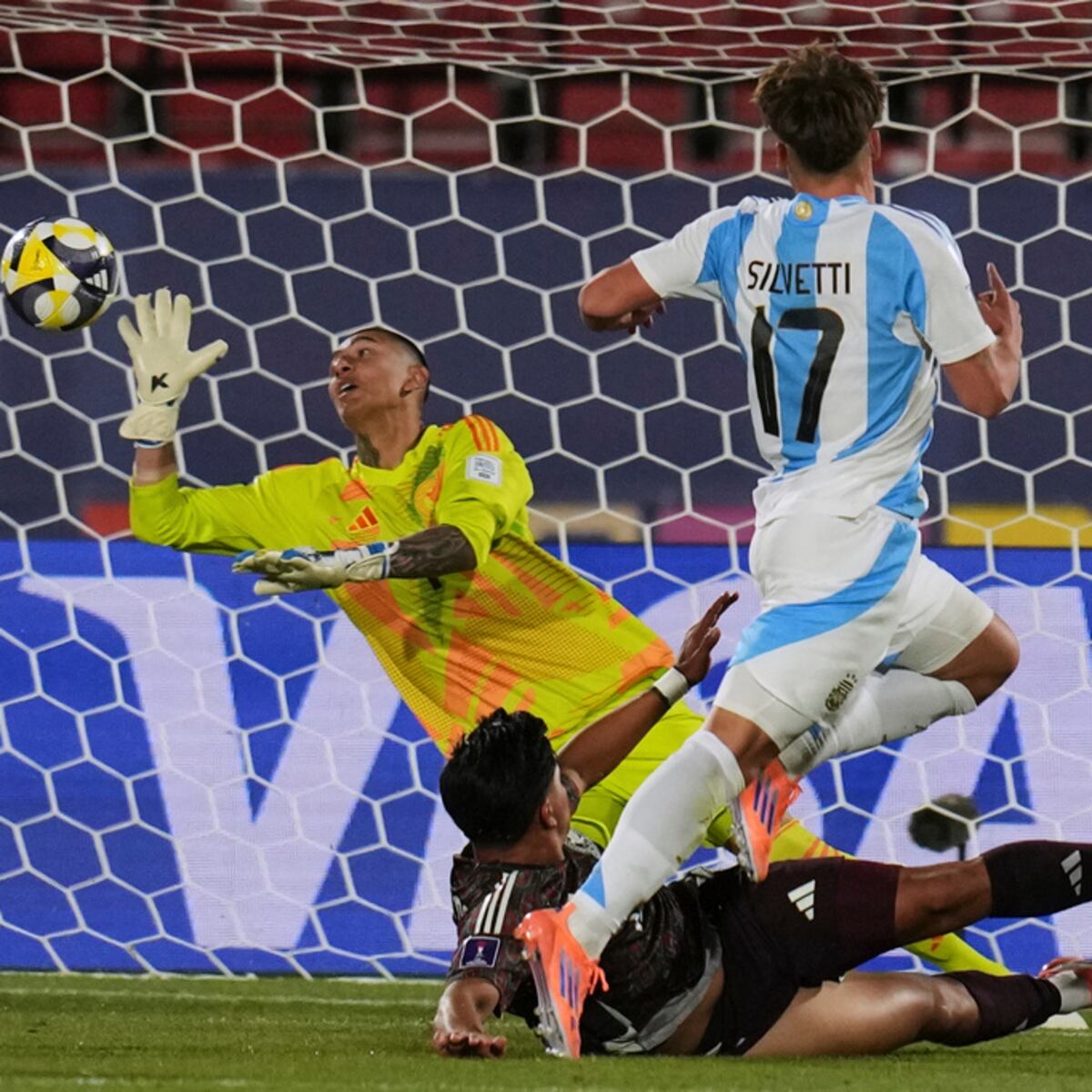 Argentina en semifinal Mundial Sub 20 tras escándalo con Chile en Canadá 2007 Argentina en semifinal Mundial Sub 20 tras escándalo con Chile en Canadá 2007