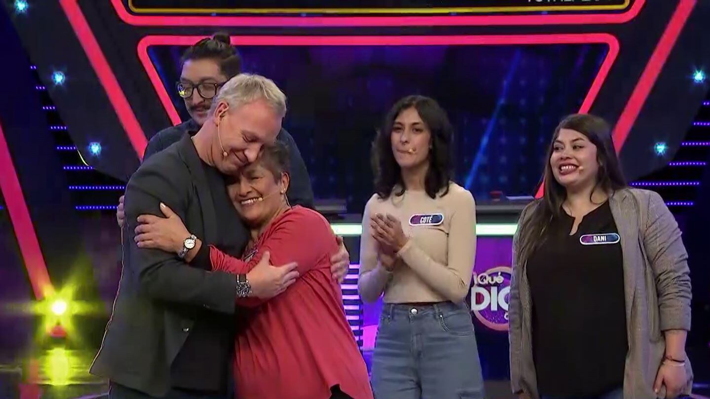 Martín Cárcamo regalo a familia en Qué dice Chile