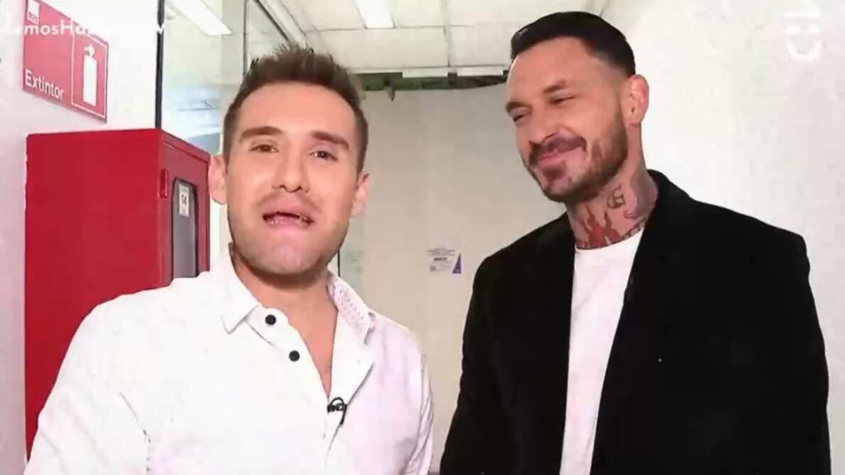 Mauricio Pinilla sacó aplausos tras evadir una pregunta sobre su relación con Gala Caldirola, en medio de su invitación a Podemos Hablar.
En el primer episodio de la temporada 2023 del formato televisivo, el exfutbolista compartió con Latife Soto, Fabrizio Copano y Daniella Campos, quienes conversaron de diferentes tópico