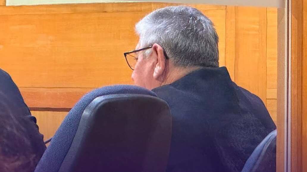 El exjefe comunal podría ser sentenciado este jueves a una pena de hasta tres años y un día de presidio tras ser condenado por el delito de abuso sexual reiterado en contra de funcionarias municipales.