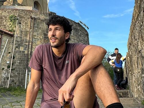 “Ya no hace nada”: Sebastián Yatra se burló de su inactividad musical con un divertido video