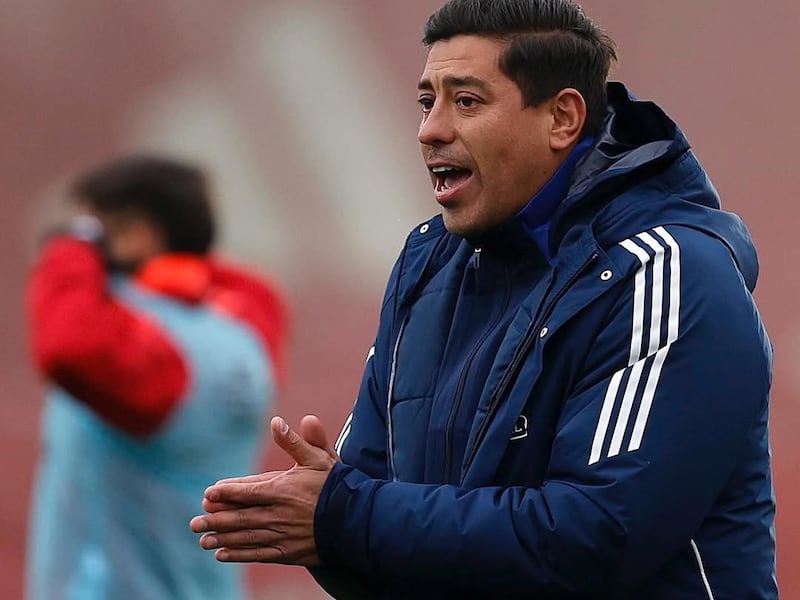 Nicolás Córdova aclara su futuro en la banca de la selección chilena luego del partido ante Uruguay porque “es insostenible perdernos otro mundial”