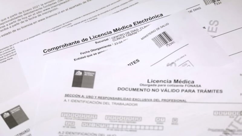 Detienen a médicos por venta de licencias médicas a funcionarios públicos: daño a Fonasa supera los $20 mil millones