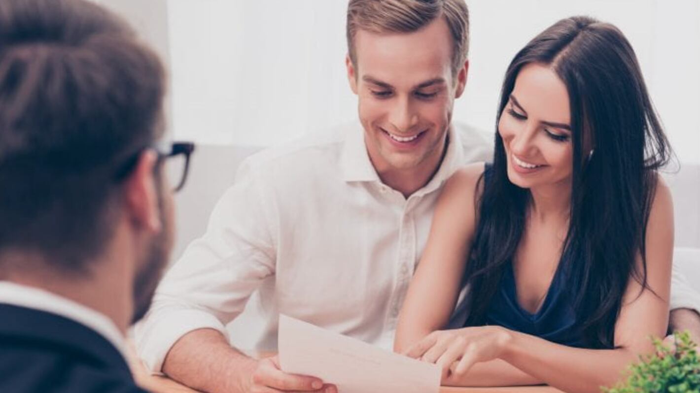 Pareja pide crédito