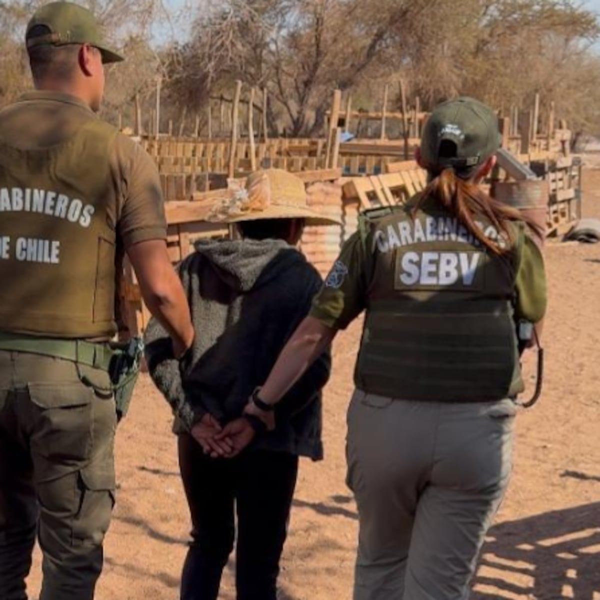 Madre boliviana formalizada por abandonar a su hijo en el desierto Madre boliviana formalizada por abandonar a su hijo en el desierto