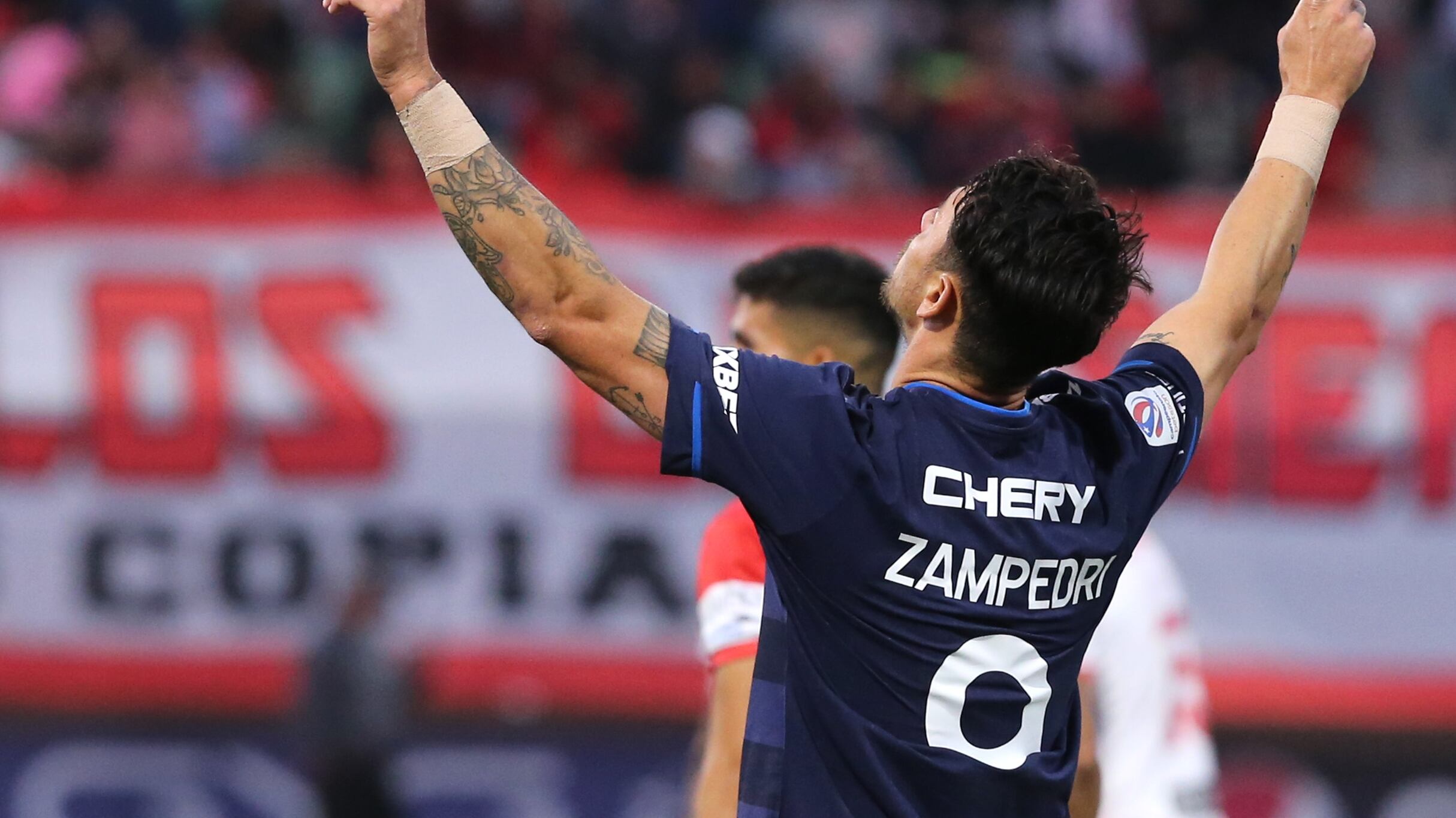 El delantero y goleador de la UC deberá estar de tres a cuatro semanas en recuperación tras ser operado del talón derecho.