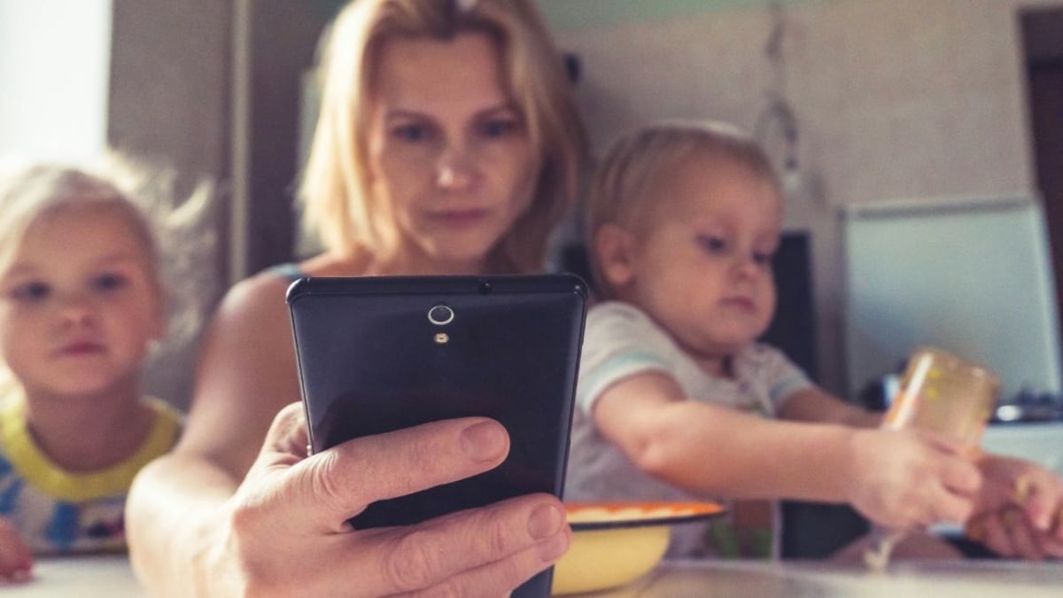 El 'phubbing' es un fenómeno común entre padres