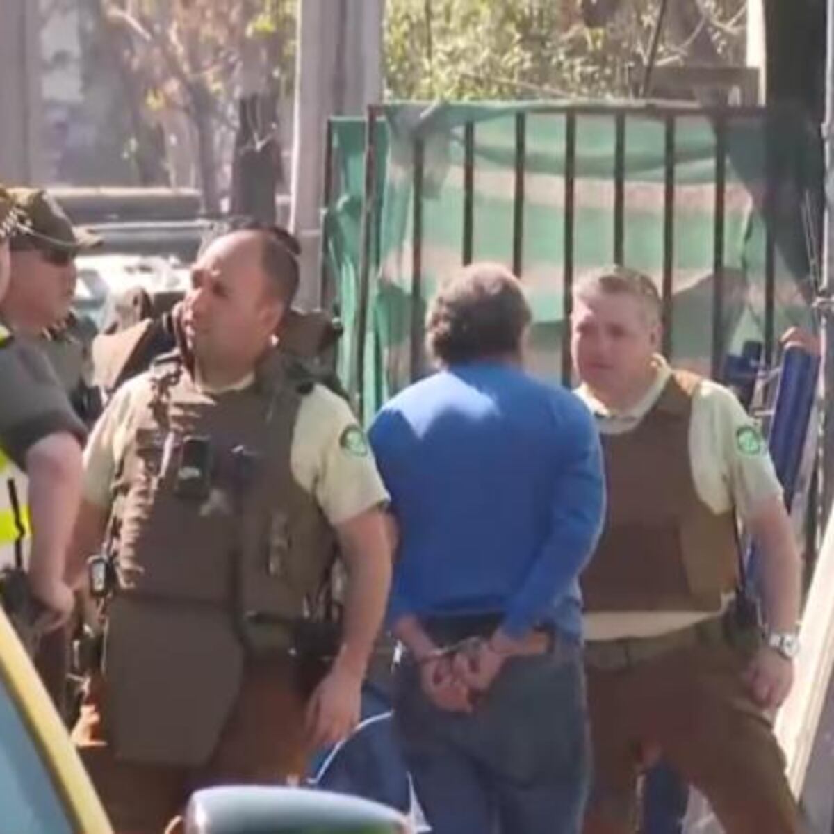 Detenido por altercado en barrio Franklin tras ser baleado por orinar en vía pública Detenido por altercado en barrio Franklin tras ser baleado por orinar en vía pública