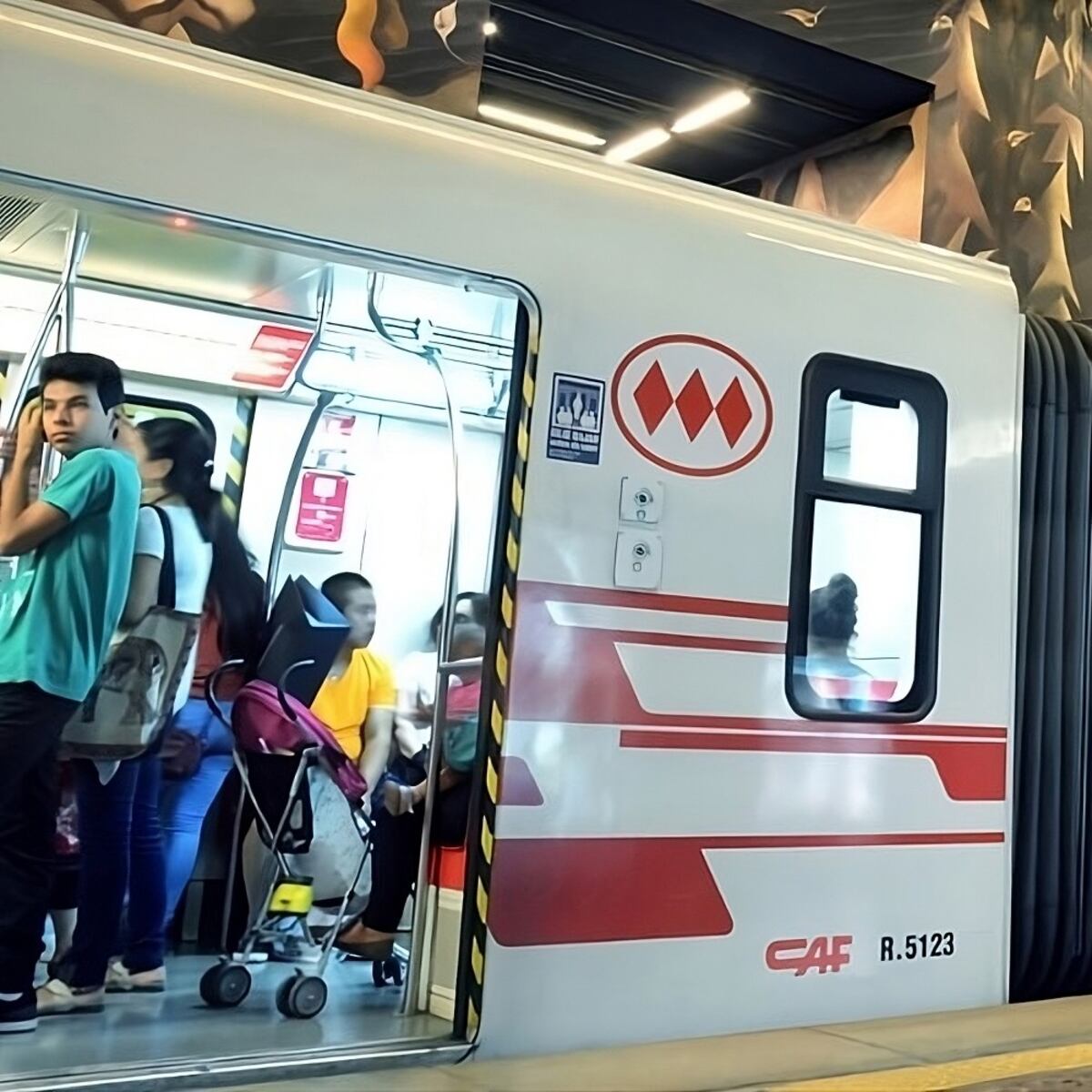 Metro implementa medidas contra comercio ambulante Metro implementa medidas contra comercio ambulante