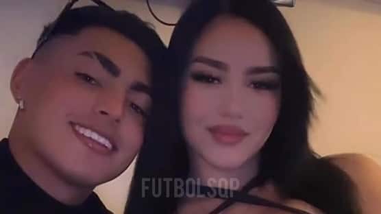 Fue en redes sociales donde se filtró la fotografía de Thompson y la joven, a pocas horas de confirmarse que el jugador había documentado en tribunales la fianza de 100 millones de pesos para poder emigrar al fútbol ruso.