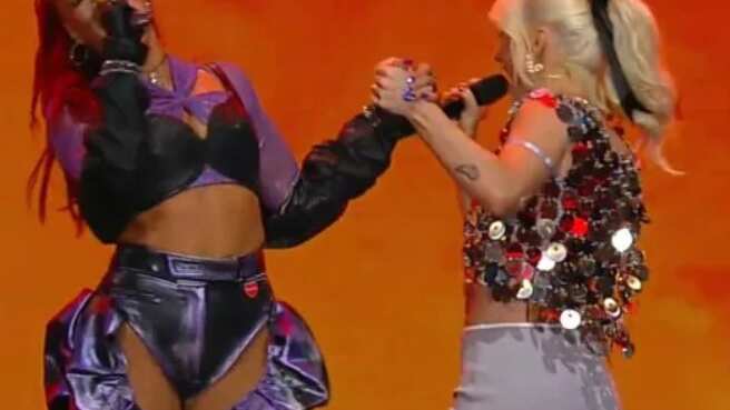 Vesta Lugg y Karen Paola