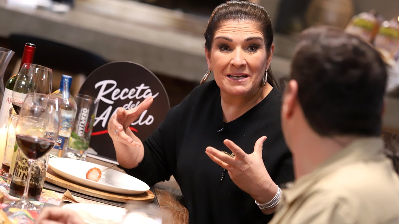 La actriz, actual panelista de "Juego textual", fue invitada anoche a "Socios de la parrilla", donde recordó el triste episodio con su padre.