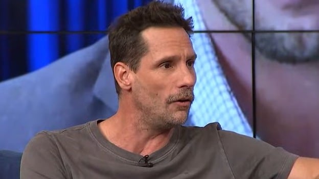 Gonzalo Valenzuela habla sobre su distanciamiento con la farándula: “Me hizo mucho daño, y era chico”