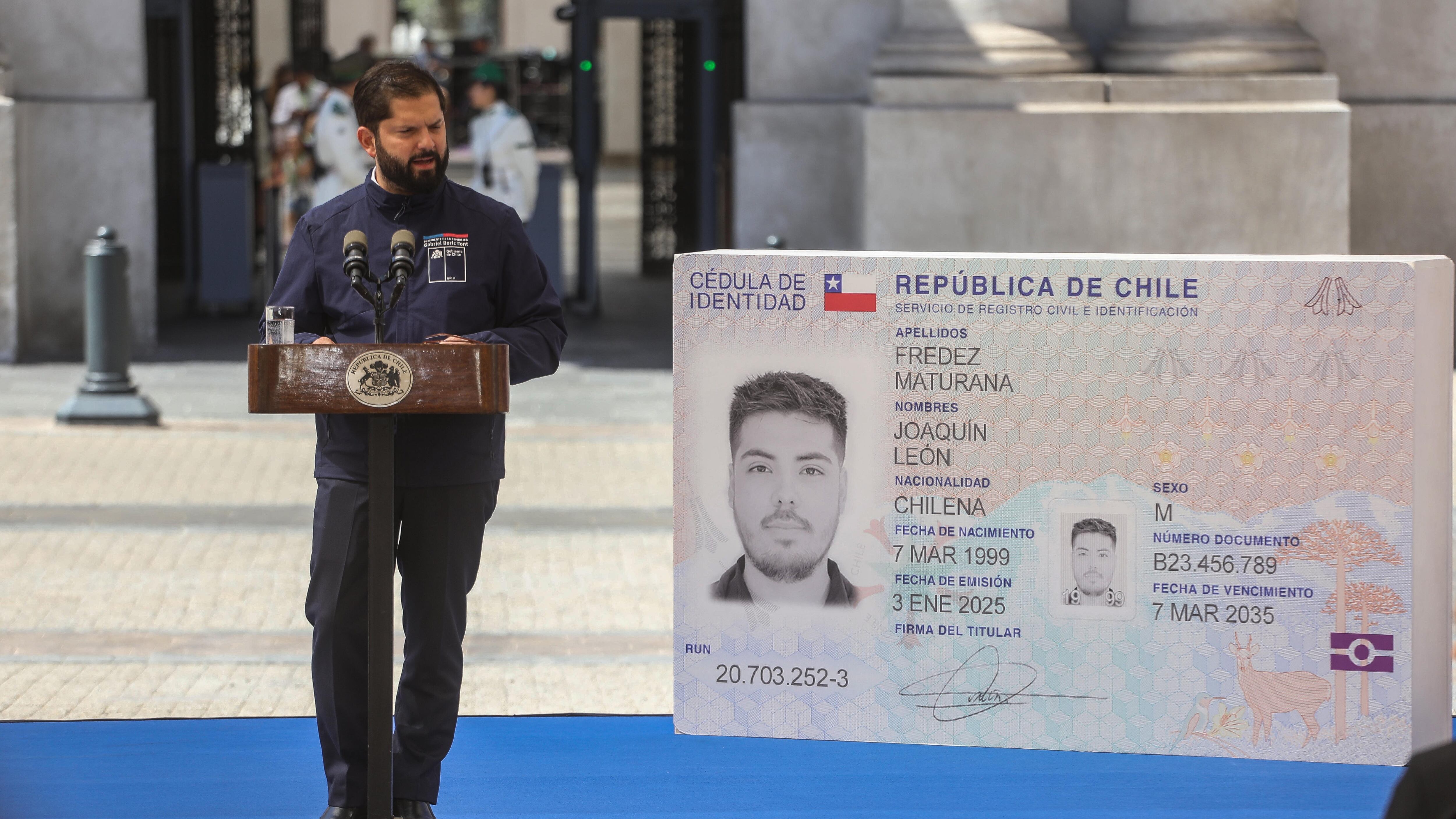Presidente Gabriel Boric dio inicio a nuevos documentos de identificación en Chile