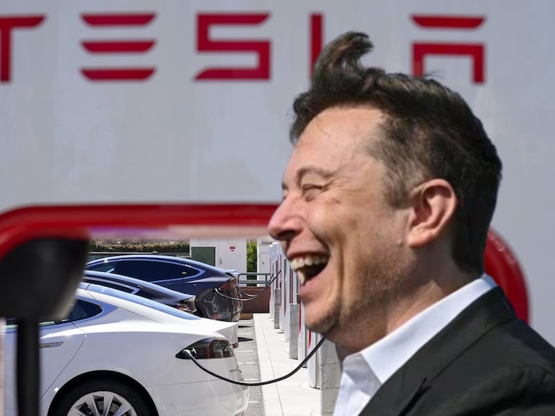 Elon Musk se une a científico y advierte sobre el ‘peligro global’ de los vehículos eléctricos
