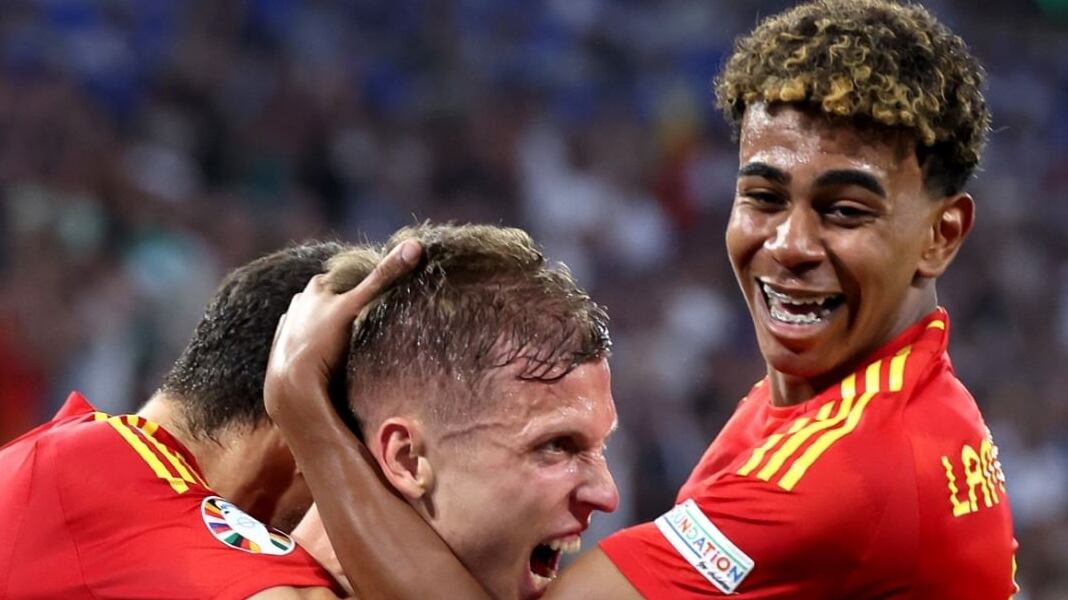 El volante y el delantero español fueron los autores de los dos goles de su selección ante Francia en el primer tiempo.