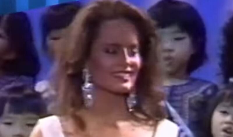 Cecilia Bolocco en la edición Miss Universo 1987.