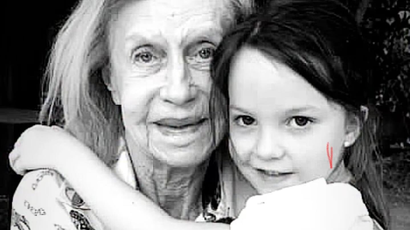 Una imagen en blanco y negro acompañó la despedida, reforzando el tono íntimo y respetuoso del mensaje.