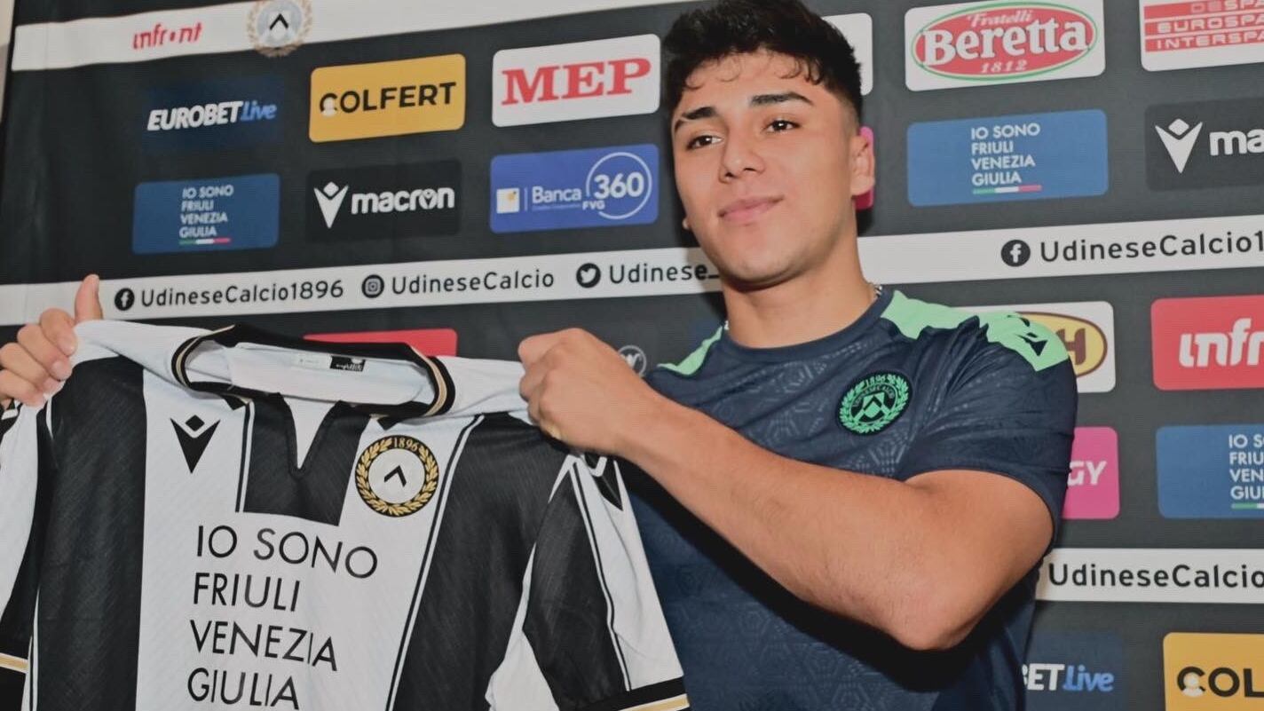 El goleador formado en Colo Colo fue presentado oficialmente este martes 23 de julio como nuevo futbolista de Udinese.