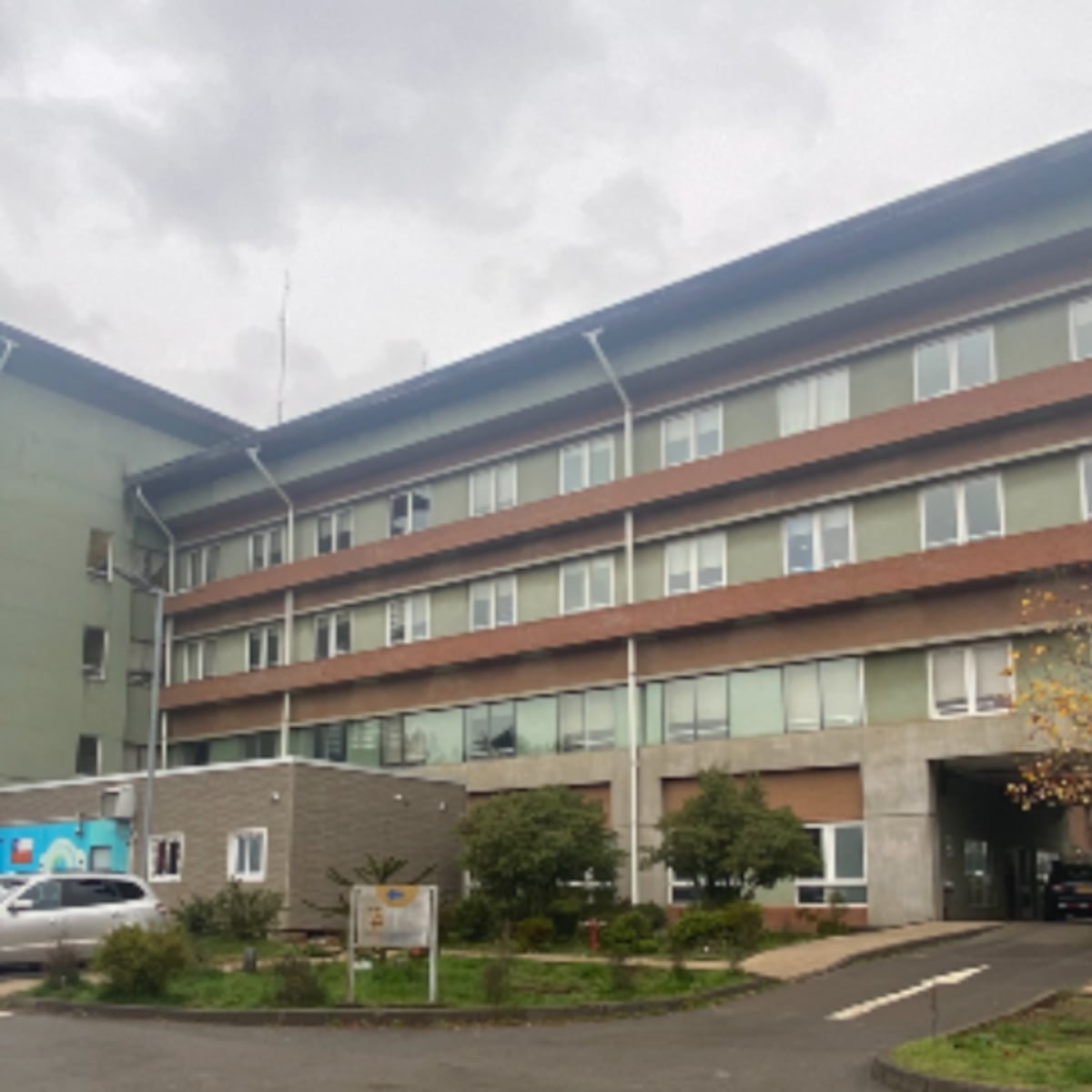 Muere paciente de 68 años al caer desde cuarto piso en hospital de Curanilahue Muere paciente de 68 años al caer desde cuarto piso en hospital de Curanilahue