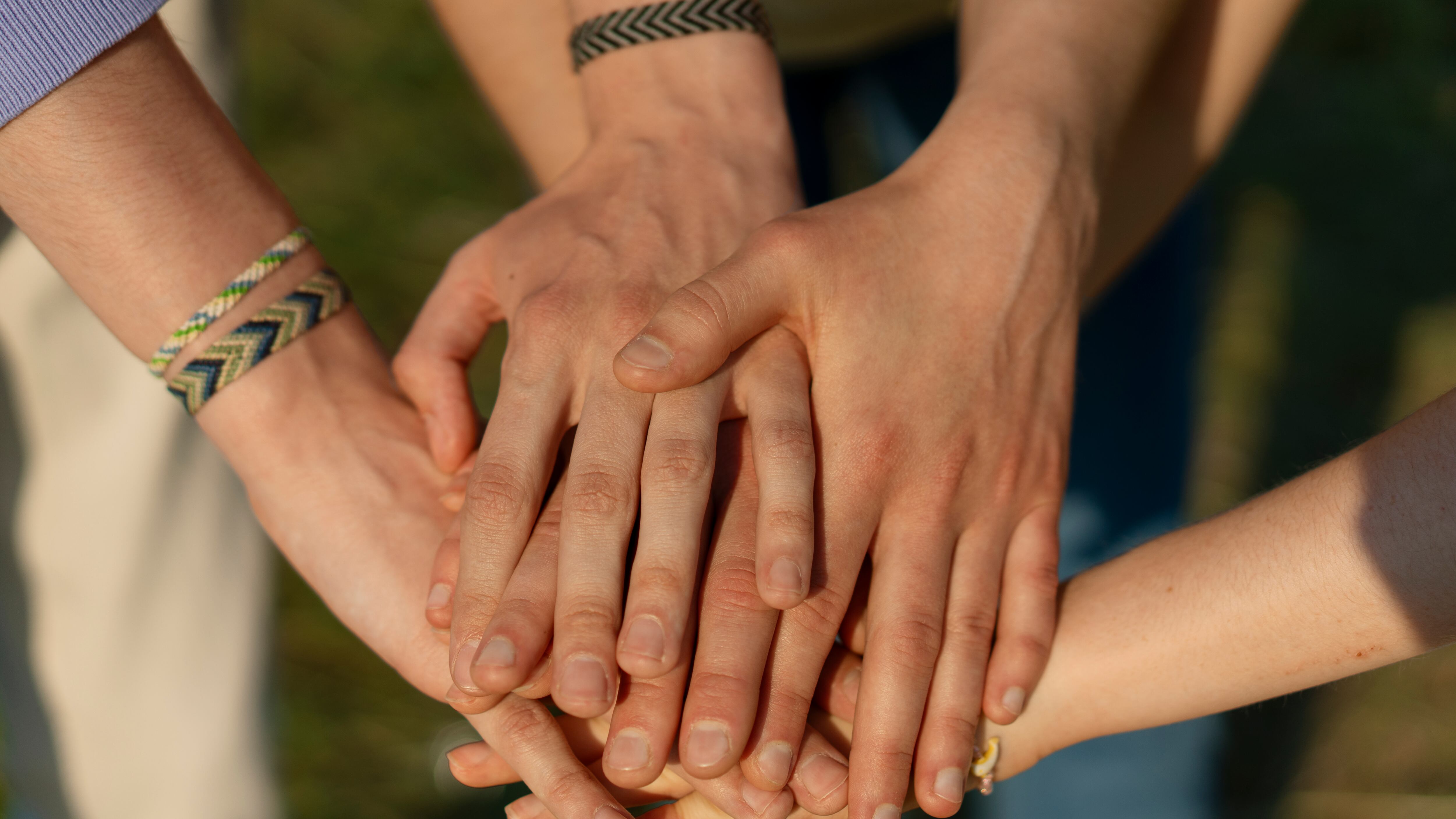 Las uñas son unas estructuras de capas laminadas de una proteína llamada queratina. No las necesitamos para sobrevivir, pero sirven para proteger las puntas de los dedos y cumplen otras funciones. Foto: Freepik.