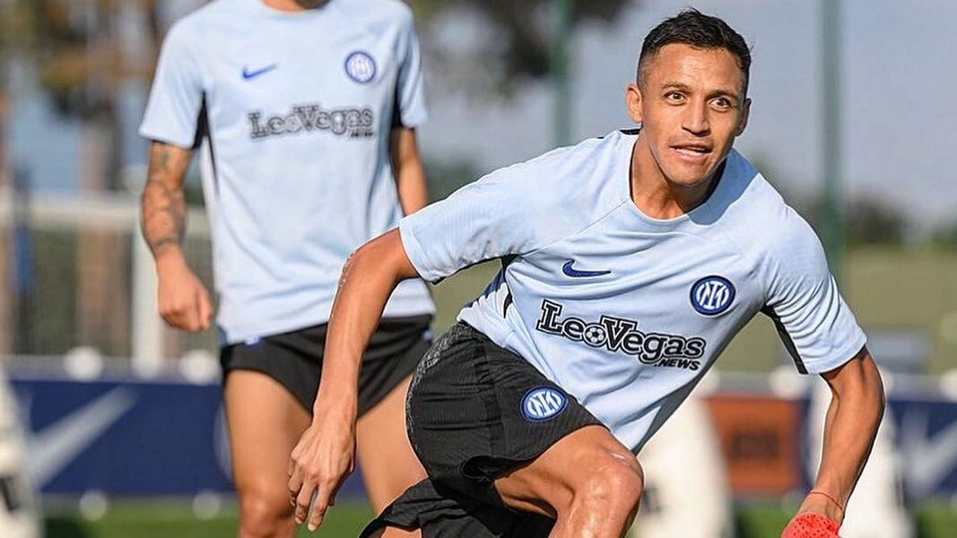 Aunque no lo tiene considerado como uno de sus atacantes titulares, el entrenador de Inter de Milán aseguró que el delantero chileno le dará "muchas satisfacciones" al club italiano esta temporada.