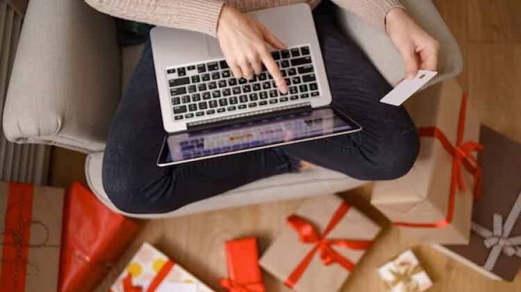 Compras, viajes y fiestas: Las ciberestafas más comunes en fin de año y cómo puedes evitarlas