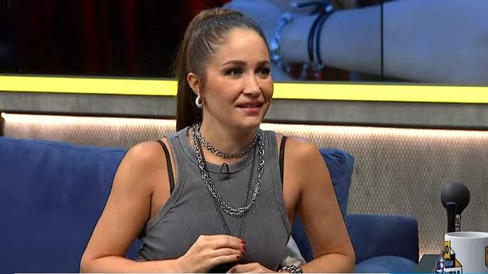 La bailarina brasileña durante una entrevista en la señal televisiva de Vía X.