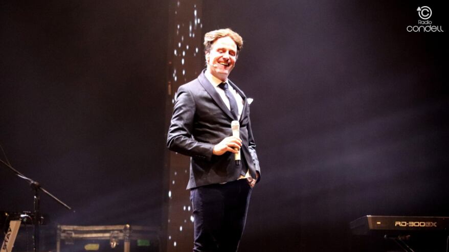 Más tarde estuvo presente el humor de Stefan Kramer que hizo un recorrido de sus imitaciones más tradicionales, como de Alexis Sanchez, la Doctora Polo, Ricardo Arjona, Bad Bunny, Martín Cárcamo, Luis Miguel, entre otros conocidos. No hubo nuevos personajes como se esperaba. De hecho sonaron algunas pifias para pedir que pronto subiera el artista del genero urbano que cerraría la noche.