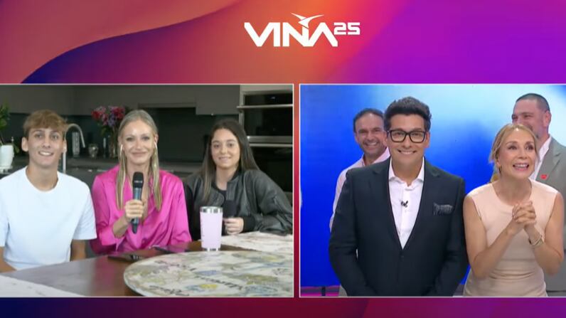 Rafael Araneda es sorprendido por Marcela Vacarezza, Martina Araneda, Florencia Araneda y Vicente Araneda | Captura: Mucho Gusto de Mega