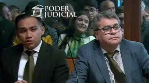 La madre del joven caído al río Mapocho criticó el fallo absolutorio del excarabinero Zamora.