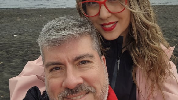 Eduardo Sáez y su pareja | Instagram