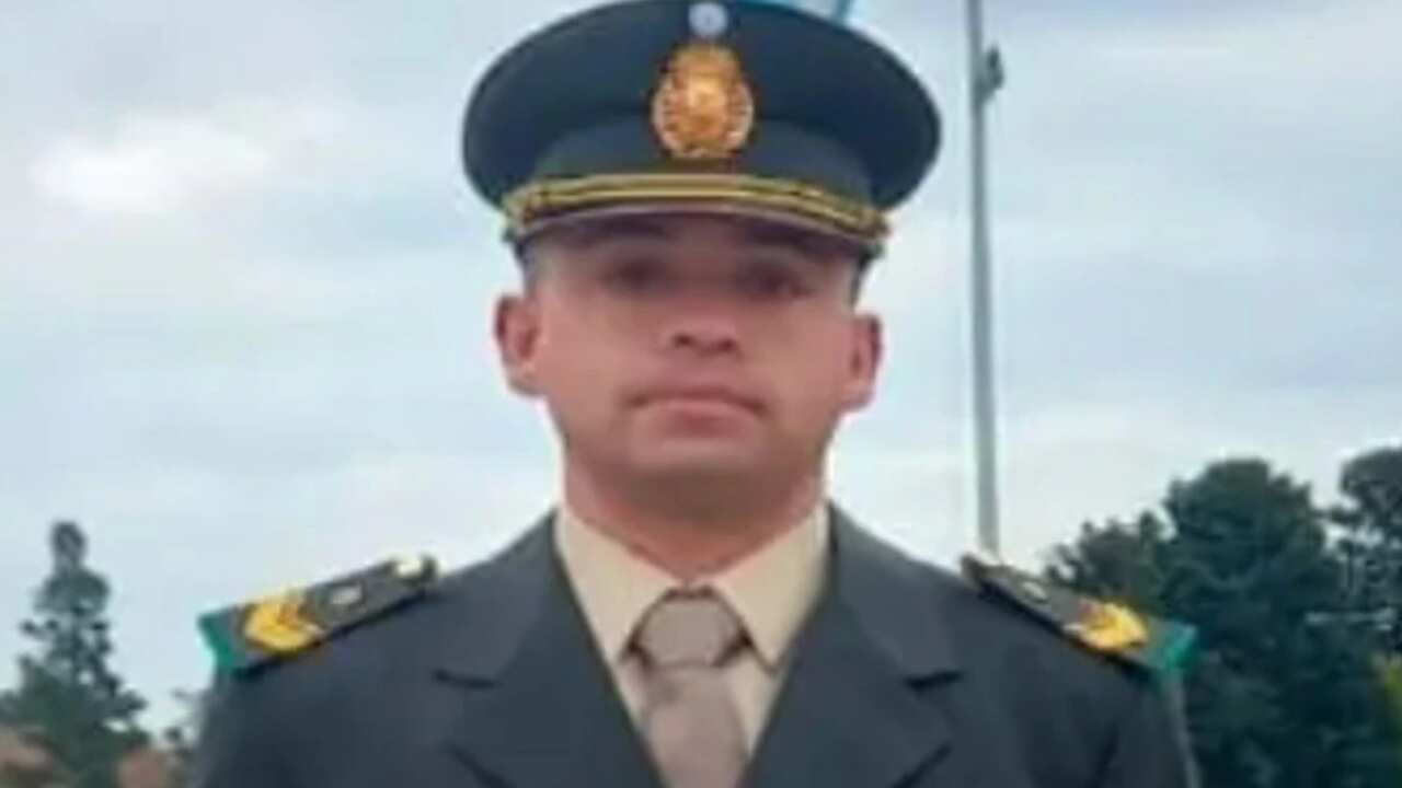 Cayó a una piscina sin agua.