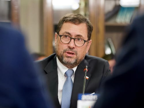 “Las palabras de esta persona son inaceptables”: canciller condenó tajantemente lo ocurrido con chileno detenido por dichos racistas en Brasil