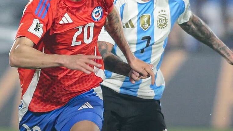 Este lunes se filtraron en redes sociales imágenes de la nueva camiseta que la selección chilena ocupará a partir de 2026.