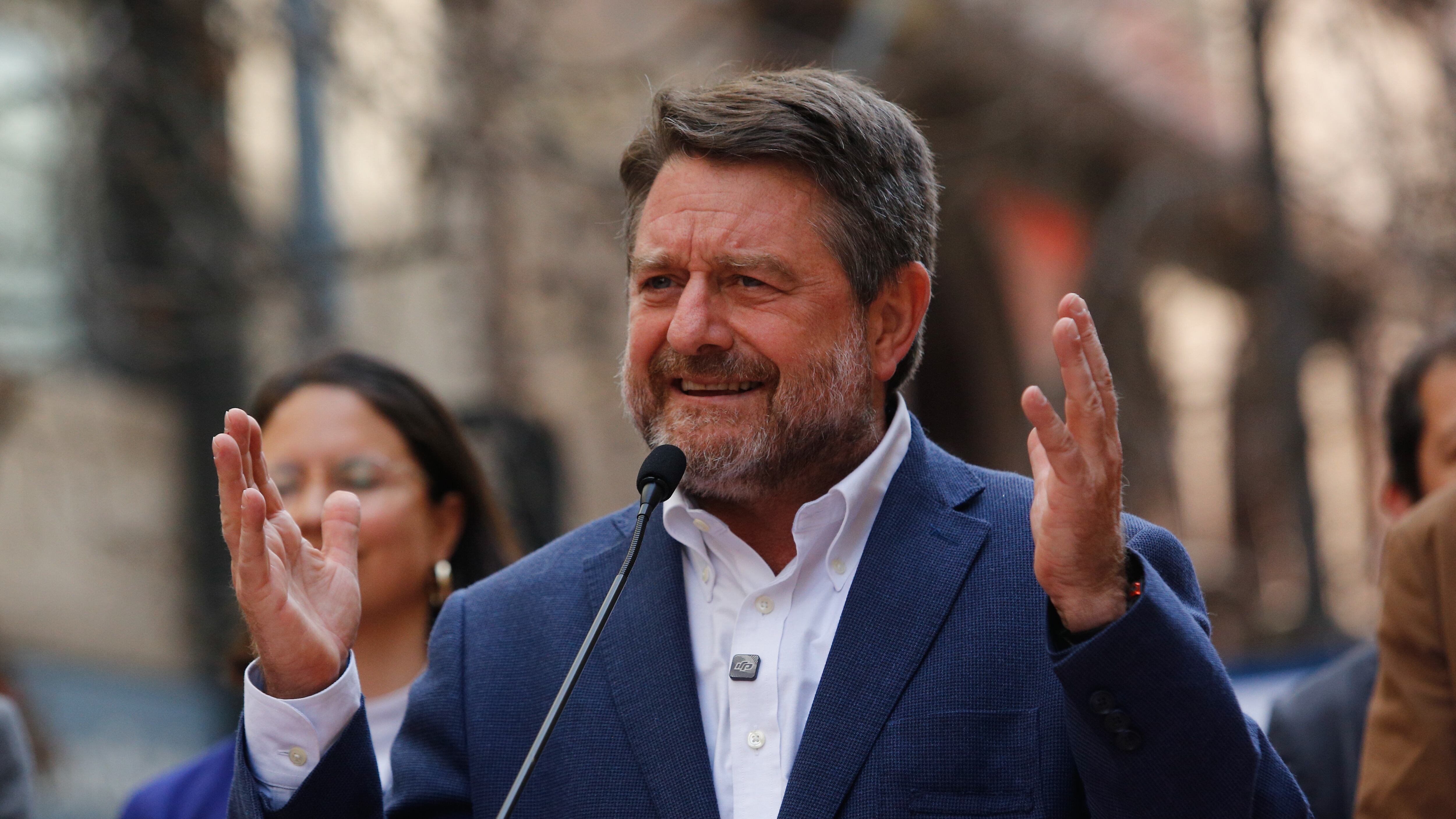 Entrega de Radiopatrullas Regionales para Eje Alameda | 10 DE SEPTIEMBRE DE 2024 / SANTIAGO
El gobernador de Santiago, Claudio Orrego, junto al alcalde de Estación Central, Felipe Muñoz, la alcaldesa de Santiago, Irací Hassler, y el alcalde de Lo Prado, Maximiliano Ríos, anuncia el “primer servicio de radiopatrullas regionales”. El proyecto contempla 13 vehículos y seis motos, que vigilarán la Alameda “24-7”, desde Avenida Vicuña Mackenna hasta Parque Bueras.
FOTO: DIEGO MARTIN/AGENCIAUNO