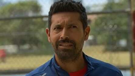 El profesor de educación física chileno actuó por años en la serie australiana "Bump".