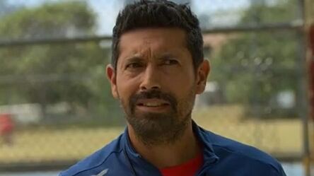 El profesor de educación física chileno actuó por años en la serie australiana "Bump".