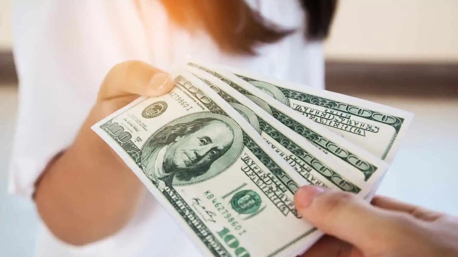 Acusan a estudiante de robar los ahorros de su abuela y repartirlos entre sus compañeros del colegio