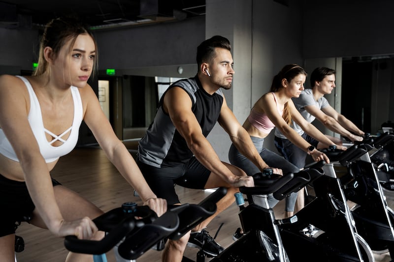 La creatina ha estado muy de moda por sus beneficios para mejorar el rendimiento físico. Sin embargo, también se está estudiando cómo contribuye a la salud de las mujeres y los adultos mayores. Foto: Freepik.