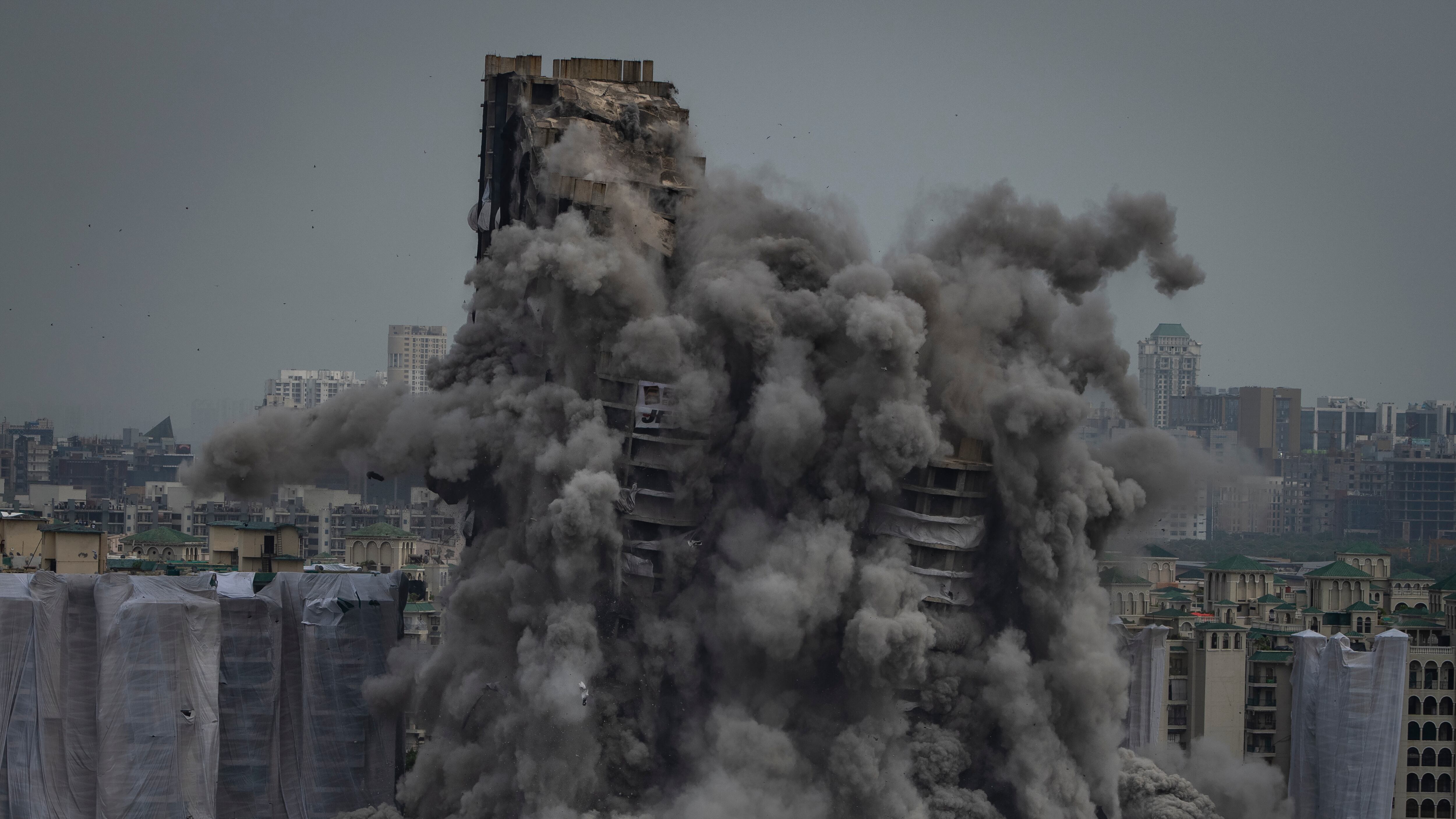 Un hombre se encontraba durmiendo justo previo a la demolición