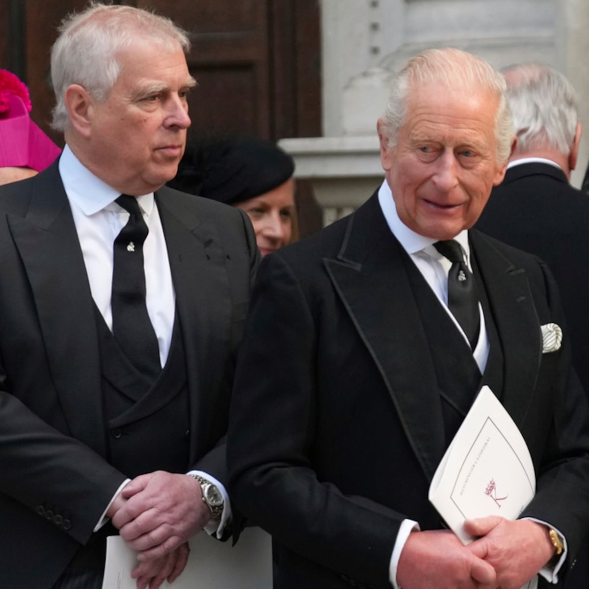 Rey Carlos III retira títulos a expríncipe Andrés Rey Carlos III retira títulos a expríncipe Andrés