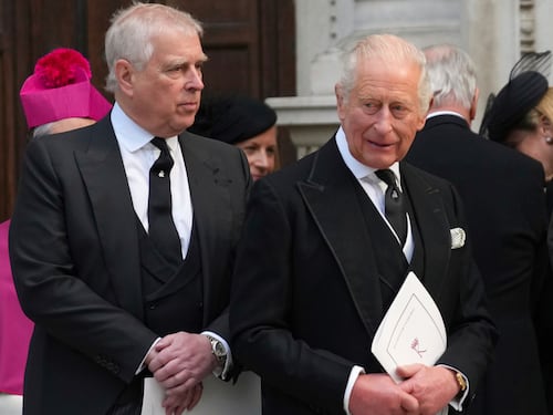 Su hermano el rey Carlos III le quitó sus títulos y ahora el expríncipe Andrés tiene un nuevo nombre