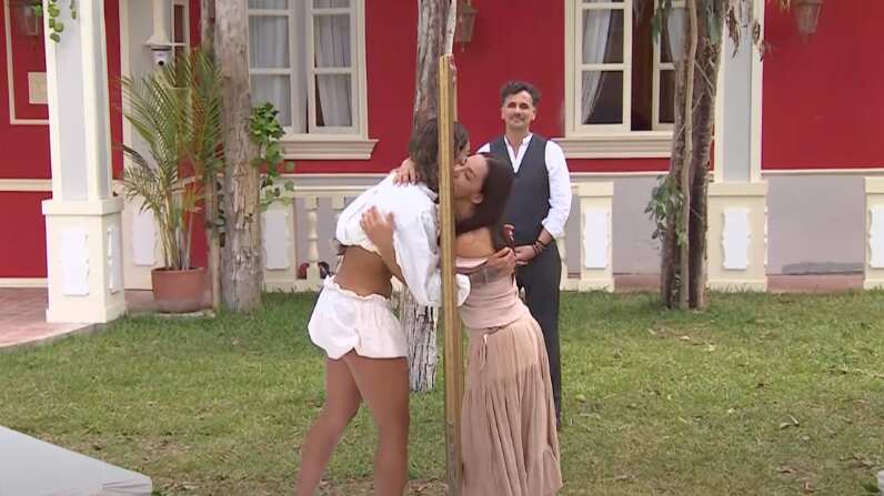 Camila Recabarren y Mariela Sotomayor en Ganar o Servir | Captura: Canal 13